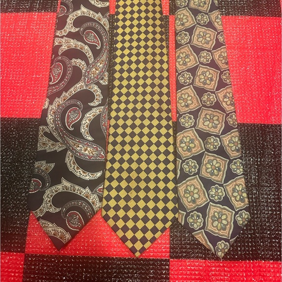 Lot of 3 Christian Dior Mens Silk Ties Ref# 1934 - Picture 4 of 4